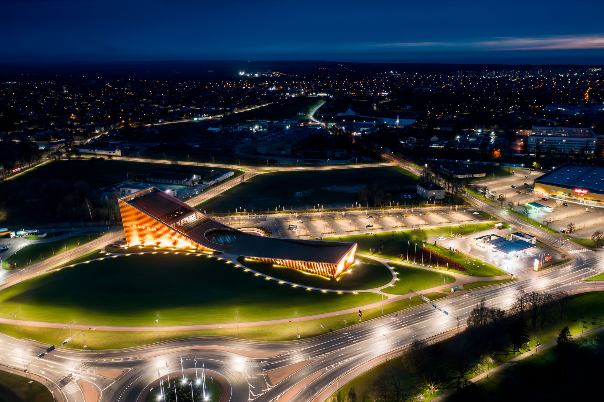 explore-more-oudoor-lighting-solution-aniston